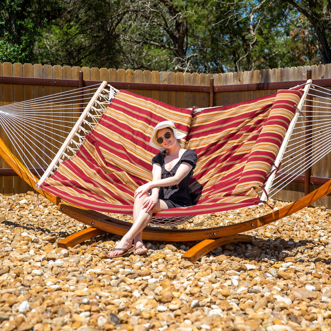 rope-hammock-with-wood-stand#color_red-stripes