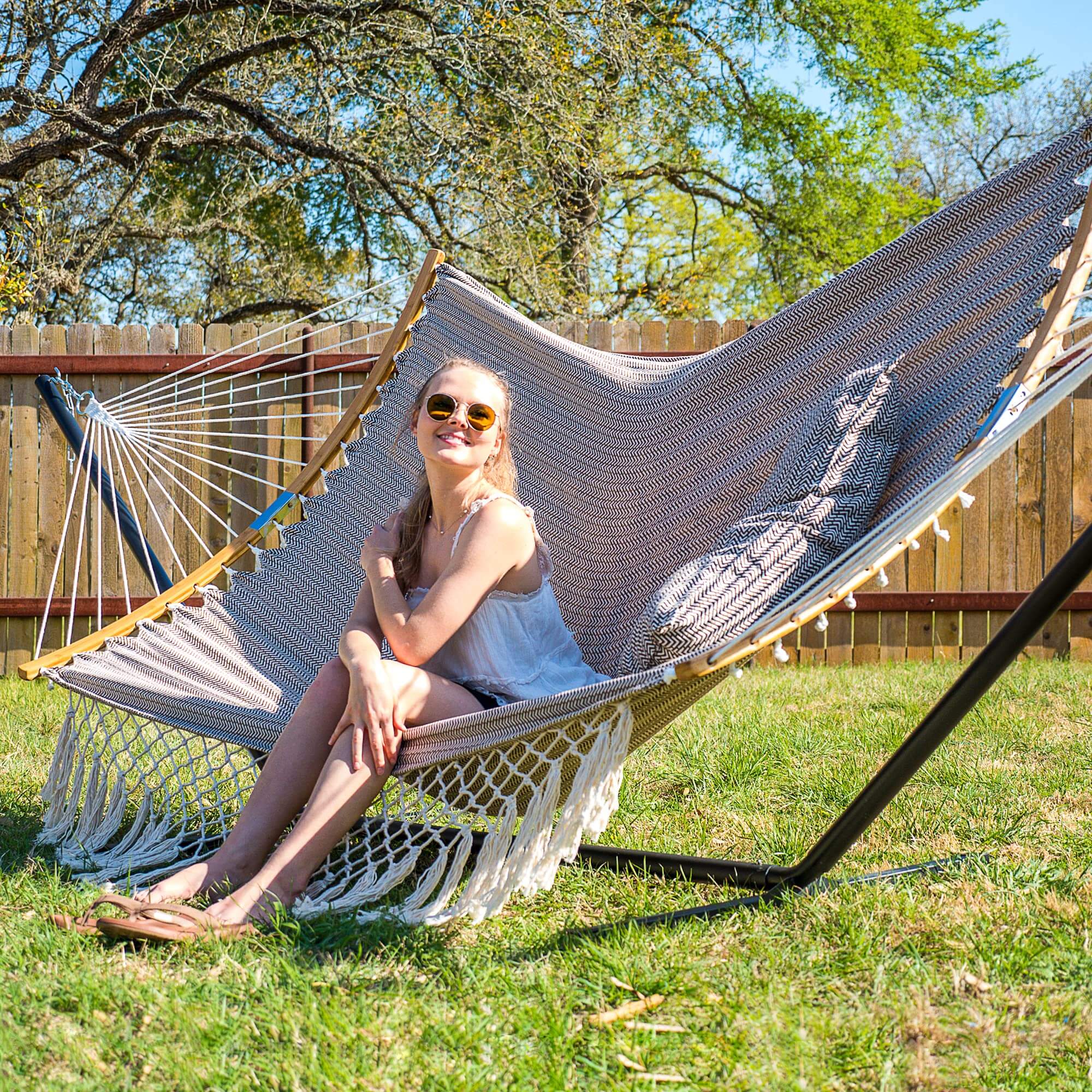 SUNCREAT-Outdoor-Double-Hammock-with-Stand-Arrow#color_arrow